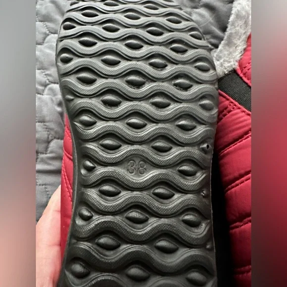 NWOT Faux fur lined ankle booties by BJ - Picture 4 of 5